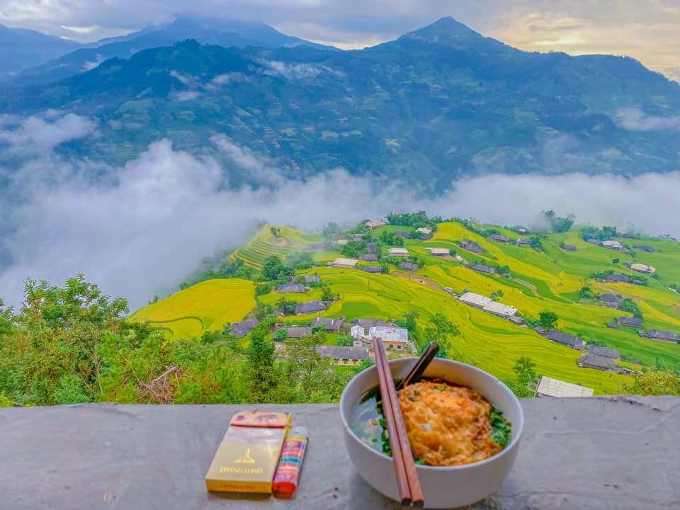 ăn mì view Bản Phùng Hoàng Su Phì ăn mì view Bản Phùng Hoàng Su Phì