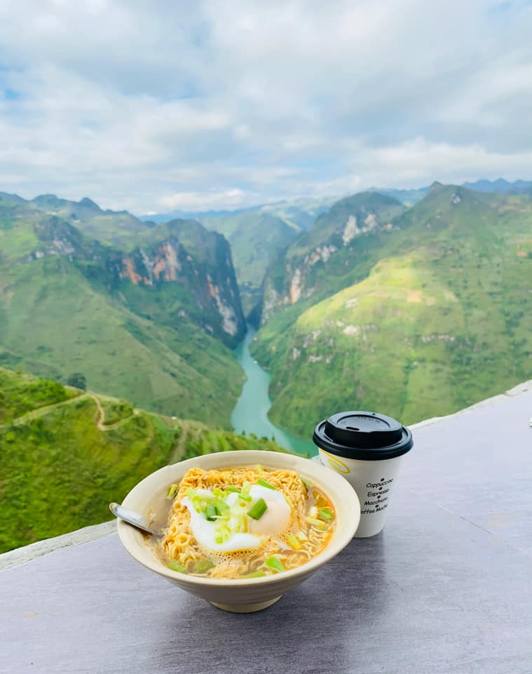 ăn mì view sông Nho Quế ăn mì view sông Nho Quế