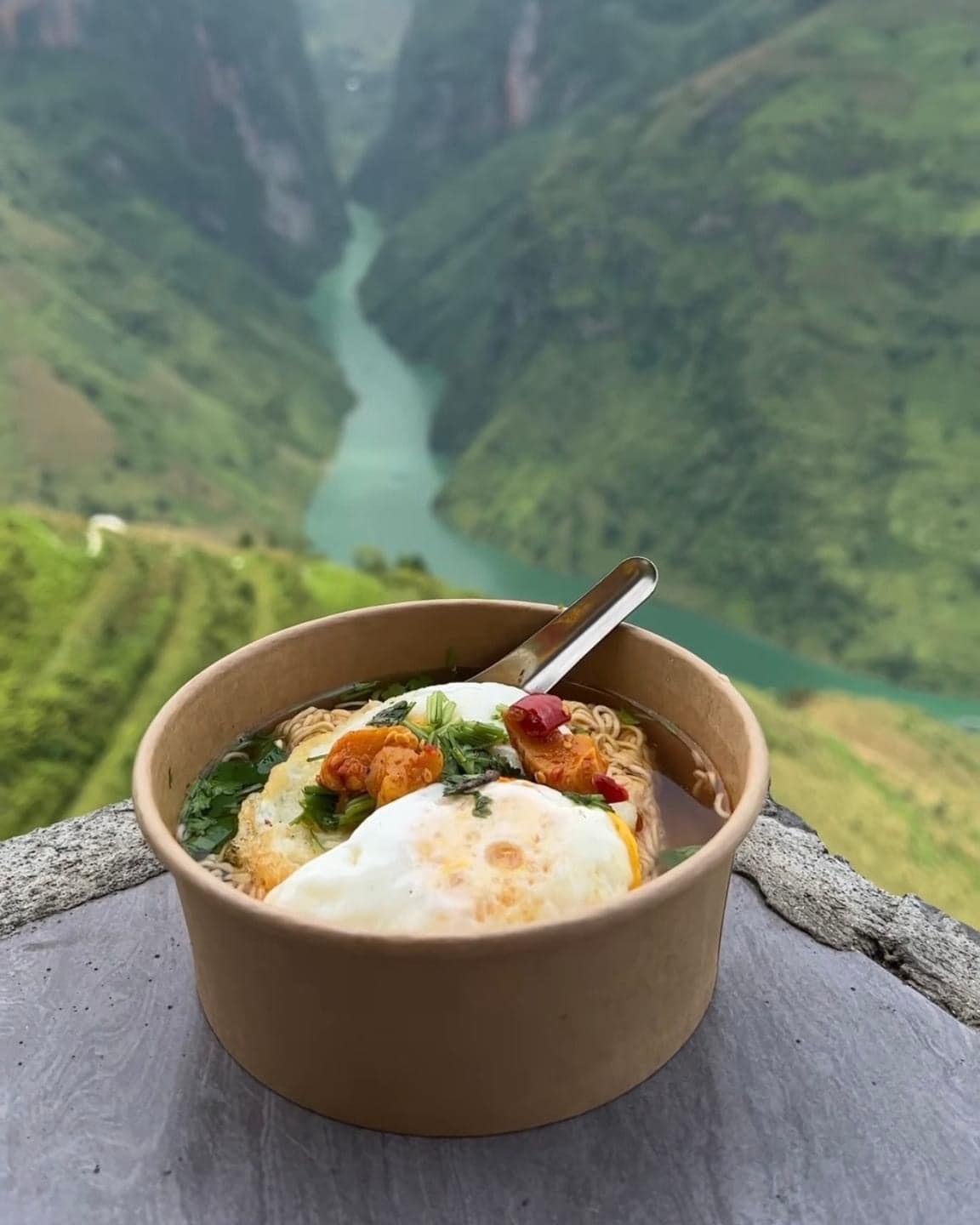 View ăn mì sông Nho Quế View ăn mì sông Nho Quế