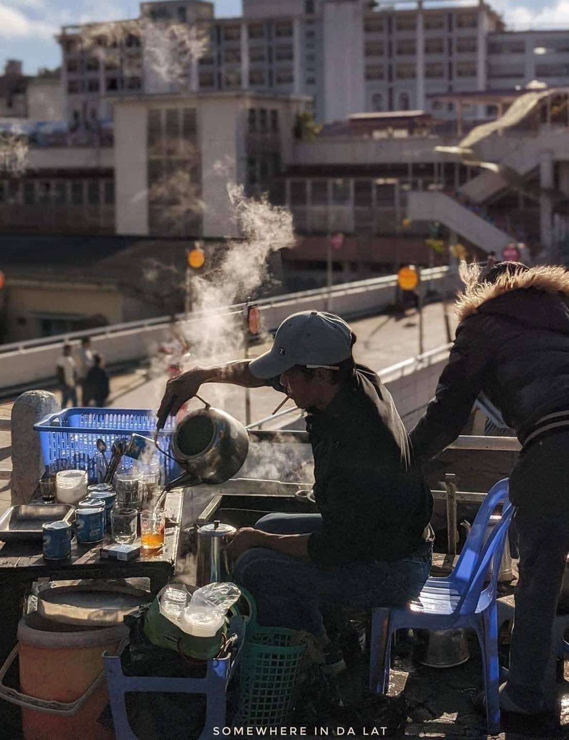 Uống cafe sáng sớm khu Hòa Bình Uống cafe sáng sớm khu Hòa Bình